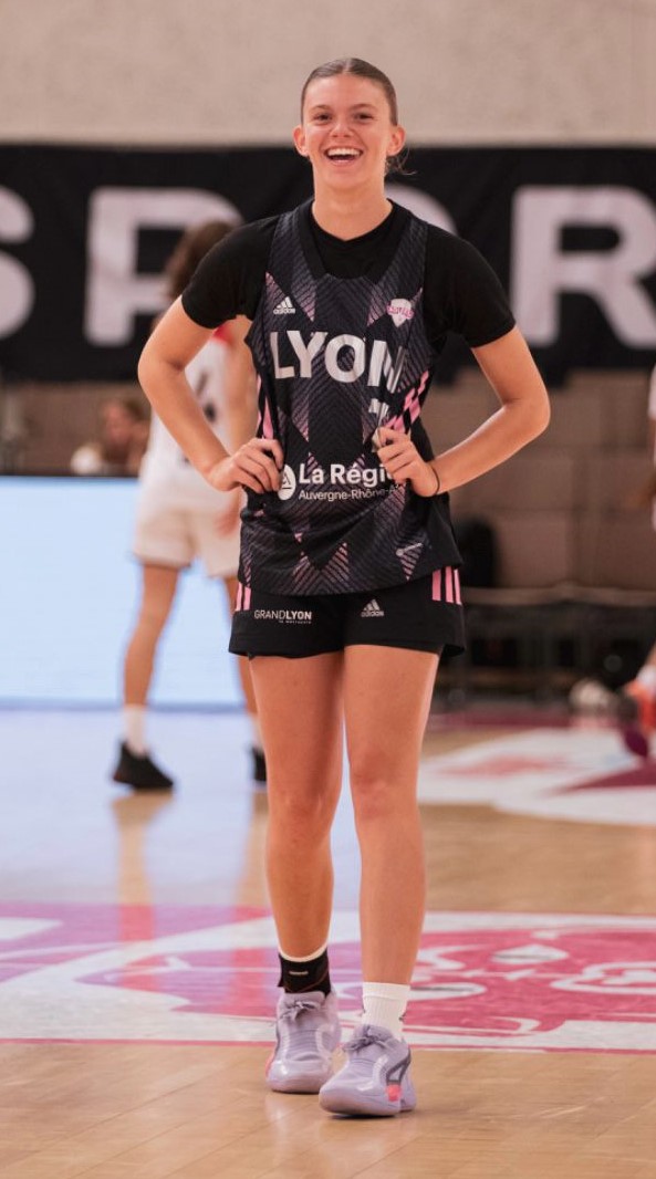 PROFIL ADELE CORNET